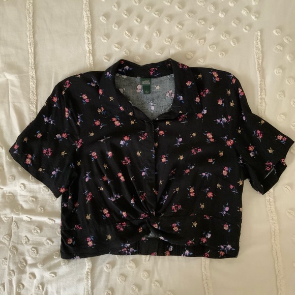 Wild Fable Floral Black Cropped Top - Picture 3 of 4